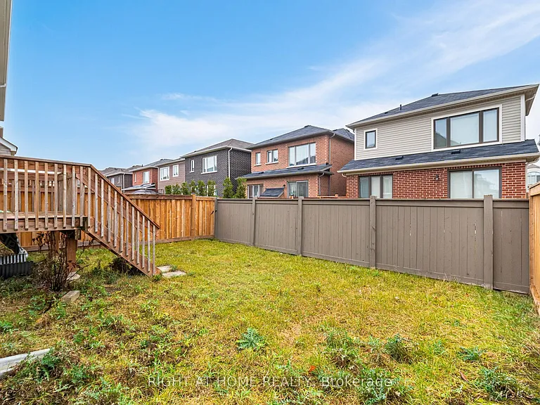 908 Sumac Cres — Photo 47