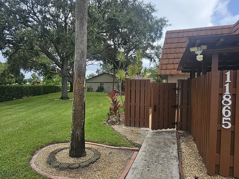 11865 SW 11th Ct — Photo 3