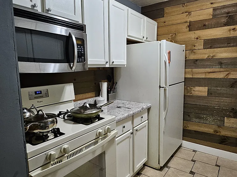 271 Shorewood Dr #GC — Photo 3