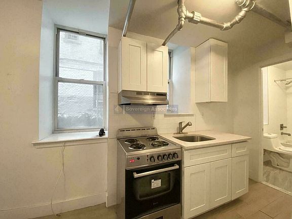 4th image of 22 Saint Nicholas Pl #B