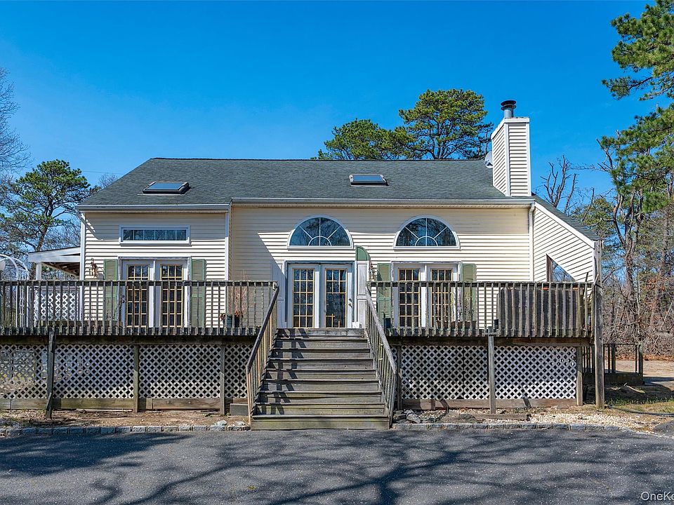 1st image of 221 E Montauk Highway