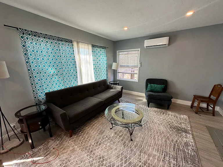 553 Flower Ave — Photo 2