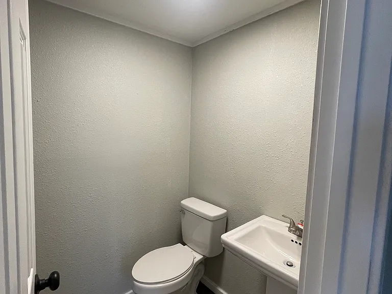 908 N Marshall St — Photo 5