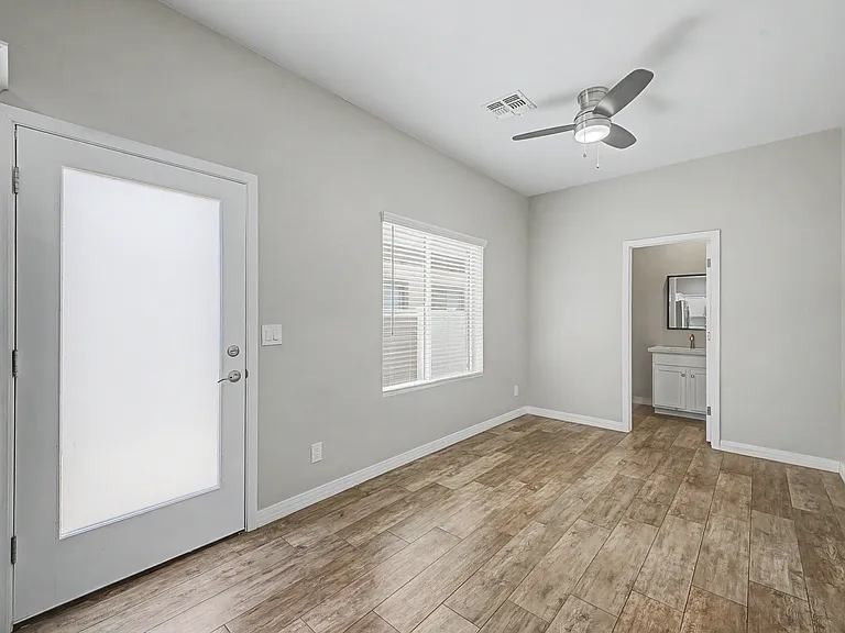 3010 N 37th St #4 — Photo 11