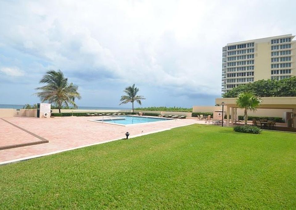 View of backyard & Pool