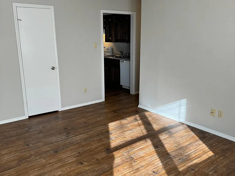 908 O St — Photo 3