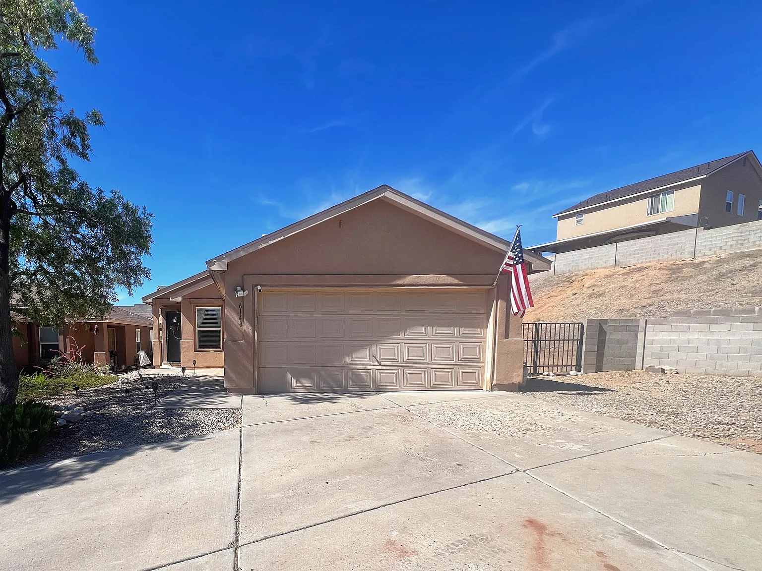 3 bed, 1100 sqft, $2,100 — Photo 1