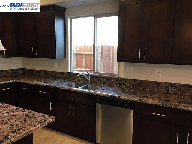 4 bed, 1762 sqft, $2,850 — Photo 4