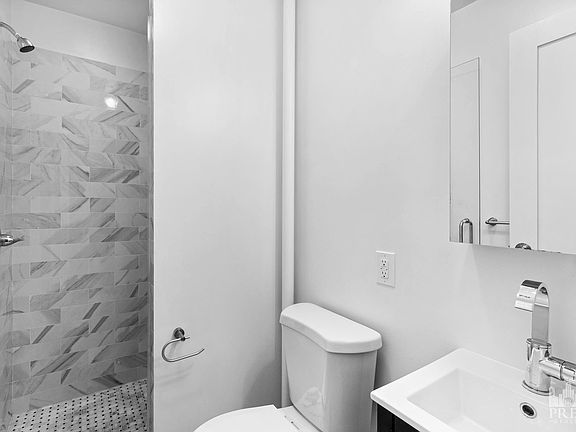 5th image of 176 E 85th St #3C