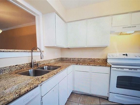4th image of 5076 Glenmont Dr