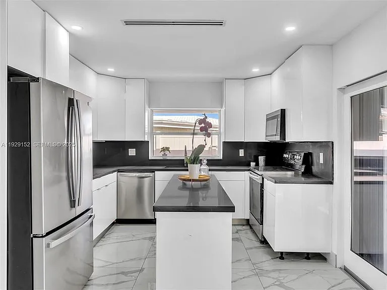 440 SE 8th Ave — Photo 39