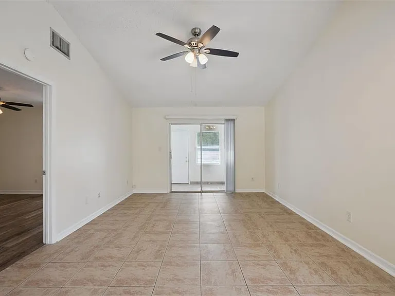 2725 Mayer St — Photo 5