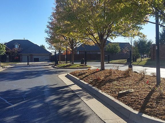 4th image of 16332 Winding Park Dr