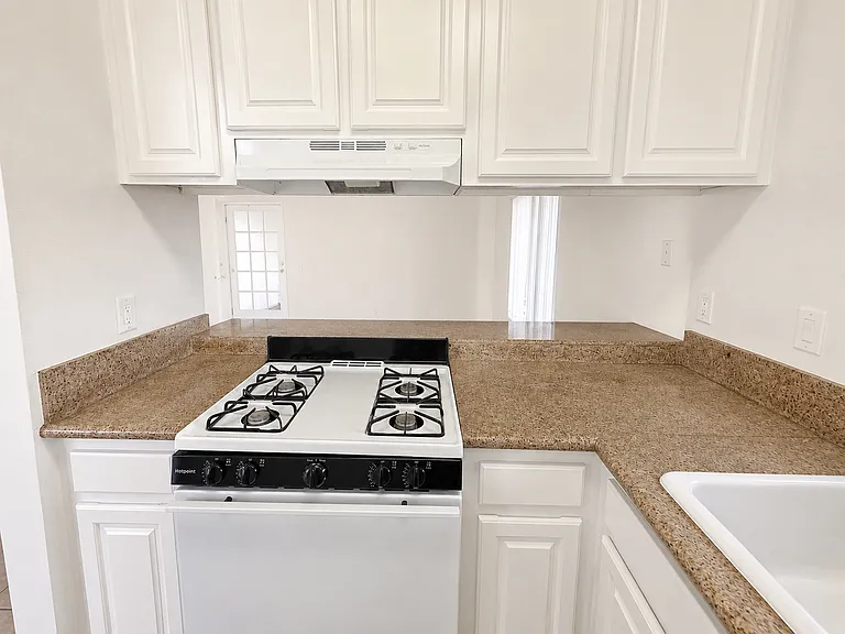 1133 Mira Mar Ave — Photo 7