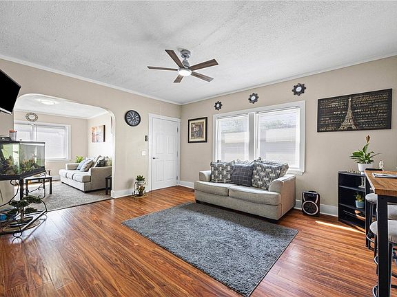 5th image of 193 Myrtle St
