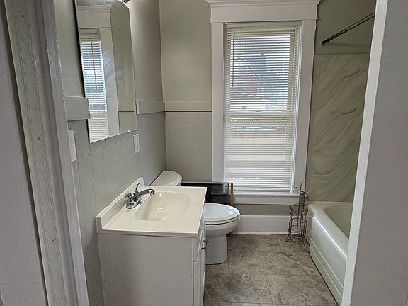 5th image of 694 Garden Ave