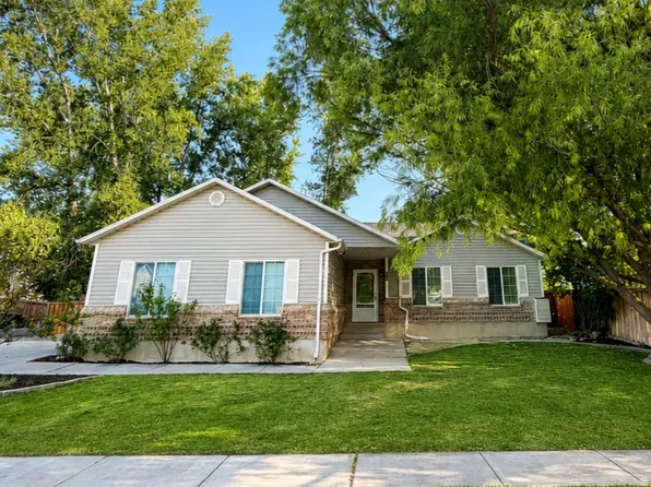 1320 E Raptor Rd, Eagle Mountain, UT 84005