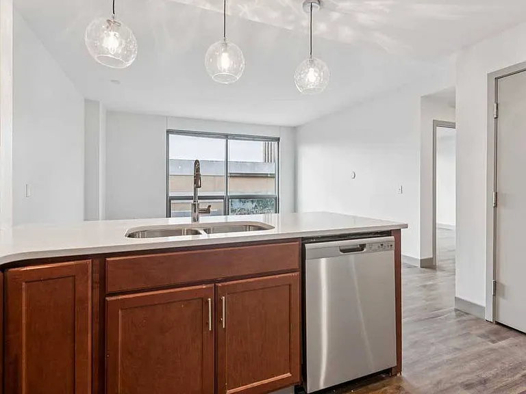 Midtown Crossing Apartments — Photo 53