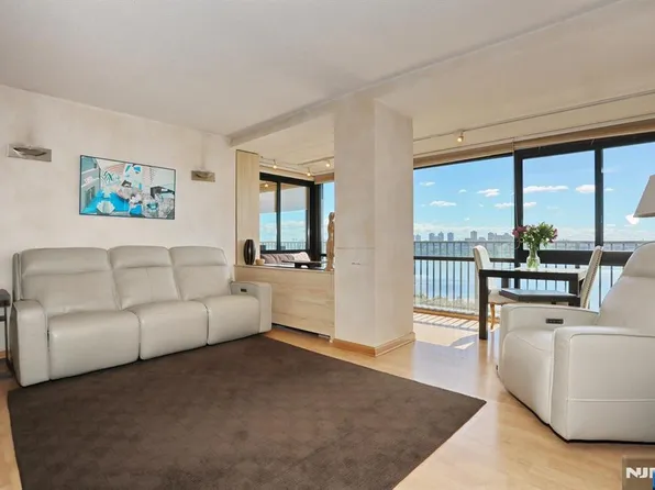 3 Horizon Rd #618, Fort Lee, NJ 07024