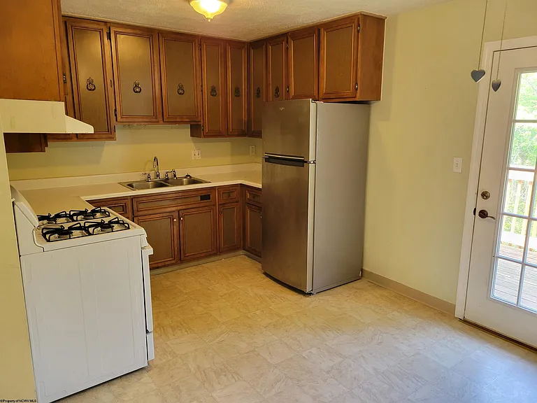 929 Garrison Ave — Photo 9