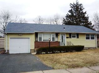 6 Mitchell Dr, Bloomfield, CT 06002