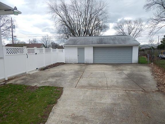 4th image of 400 Foxwood Dr