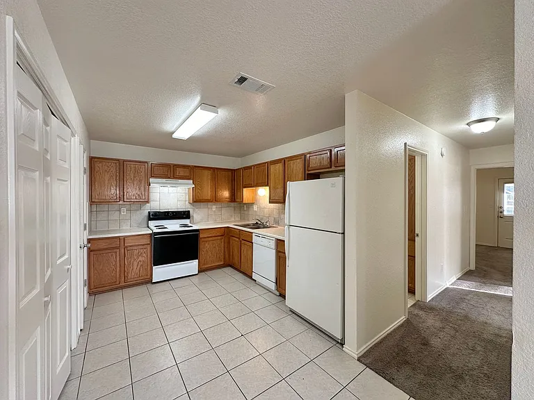 5007 John David Dr — Photo 6
