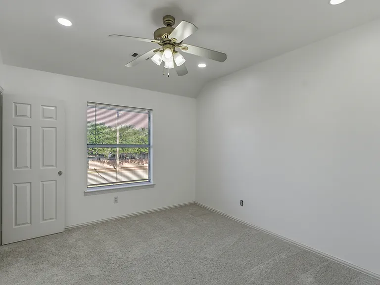 5001 Spicewood Dr — Photo 29