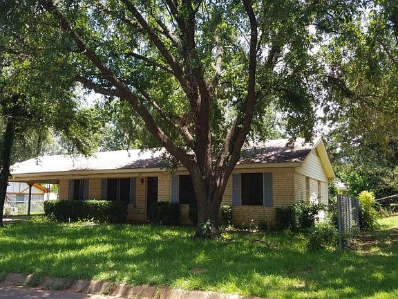 2nd image of 310 Chestnut Dr