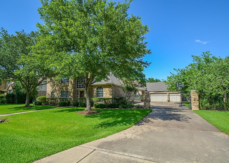 1st image of 831 Oyster Creek Dr