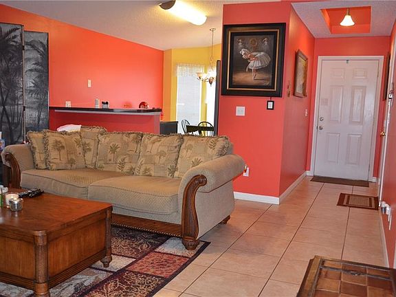3rd image of 424 Winding Oak Ln
