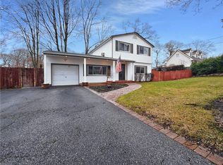 95 Sharp St, Patchogue, NY 11772