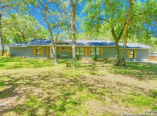 228 Twin Oaks Dr, La Vernia, TX 78121