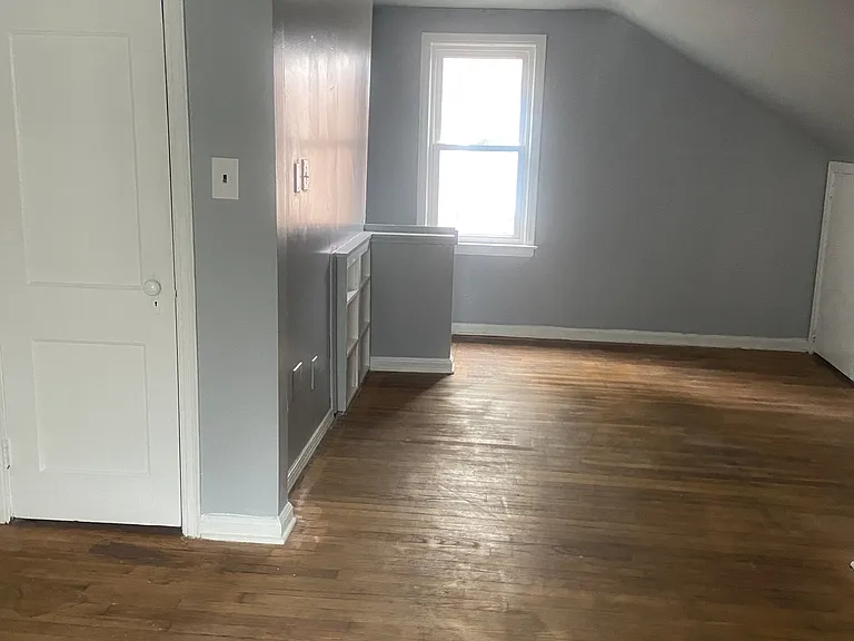 15238 Seymour St — Photo 7
