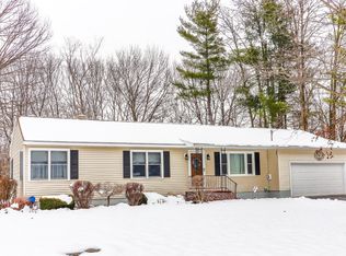 10 Edgewood Rd, Slingerlands, NY 12159