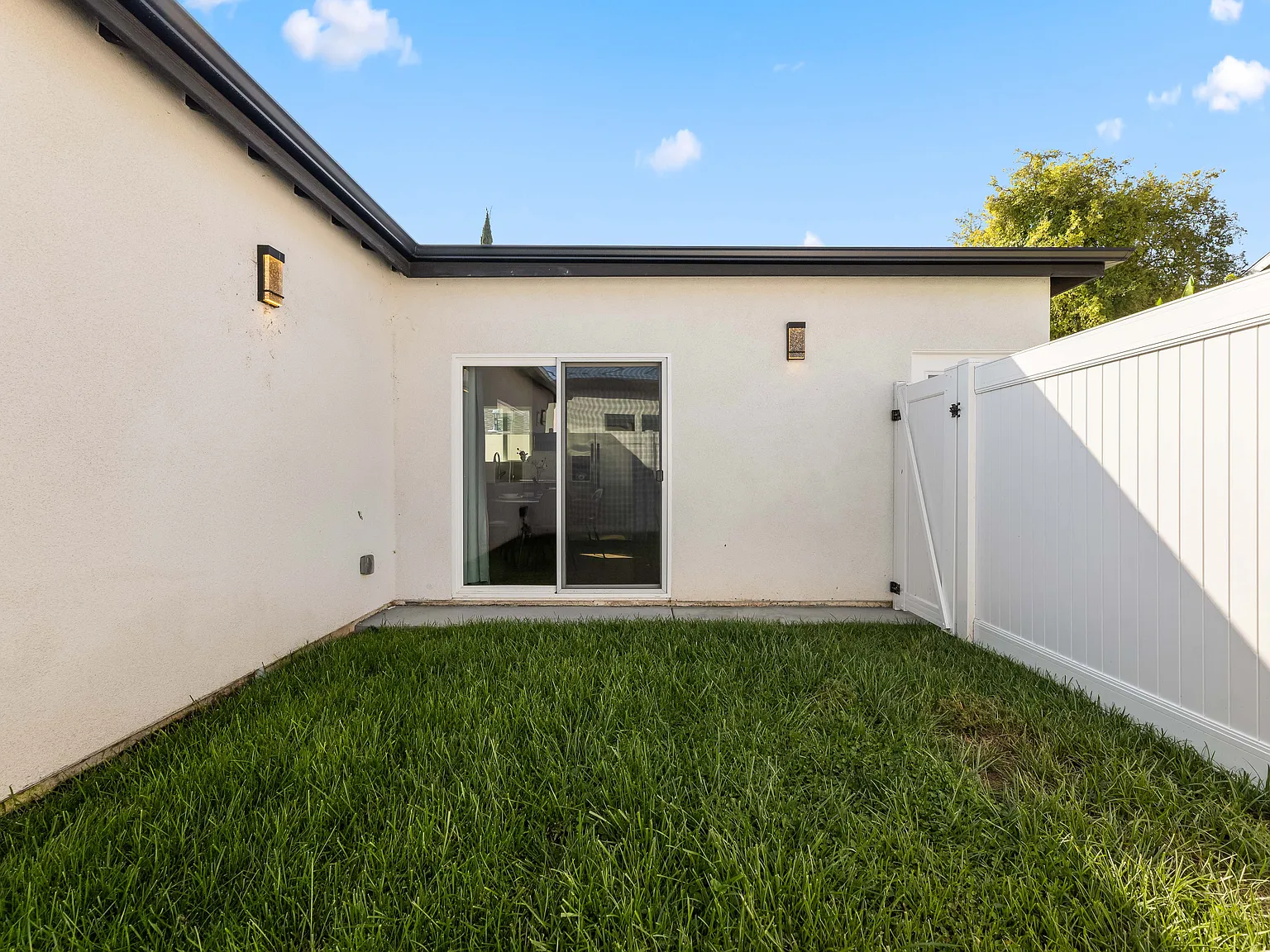 2 bed, 800 sqft, $4,999 — Photo 4