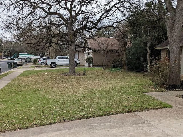 Amarillo Ave — Photo 2