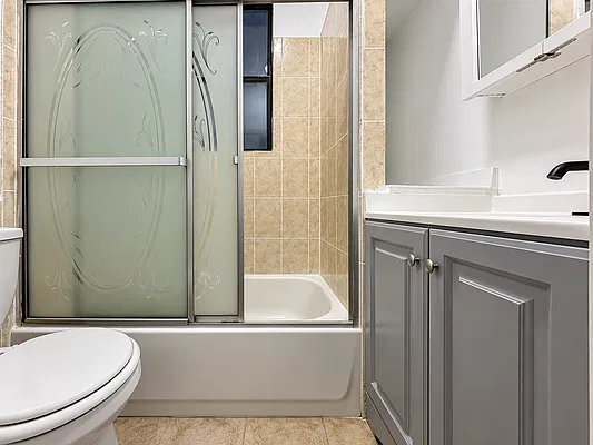 Bathroom, photo 1