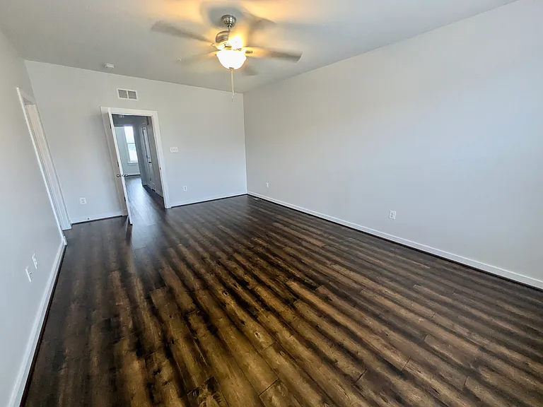 1121 Lawler Dr — Photo 17