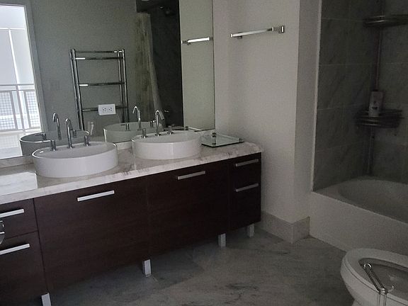 3rd image of 244 Biscayne Blvd APT 1-652