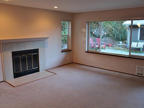 4th image of 257 SE Croston Ln Unit B