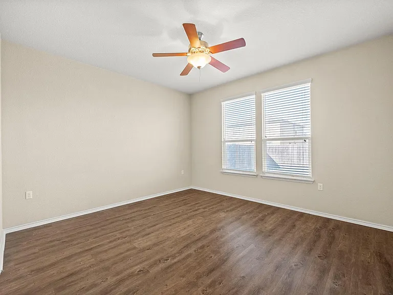 5704 Levenwood Ln — Photo 12