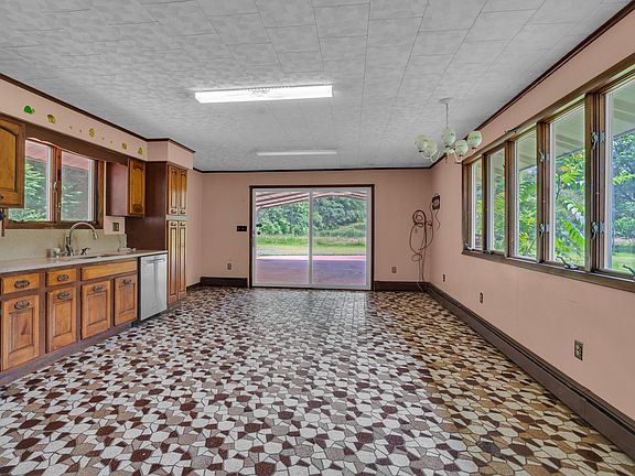 4th image of 187 Davis Rd