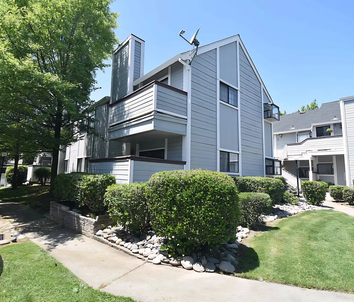 7401 Auburn Oaks Ct APT L photo 1
