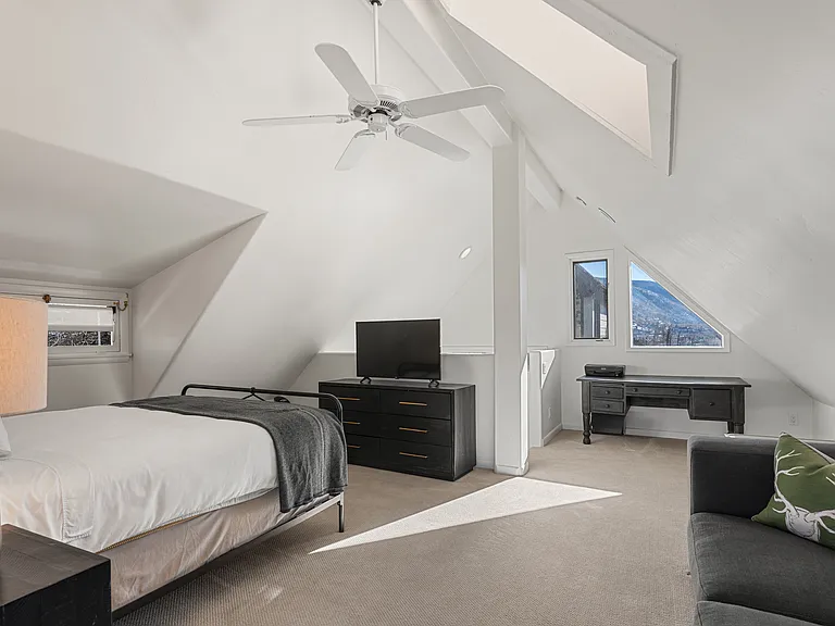 182 Bennett Pl — Photo 22