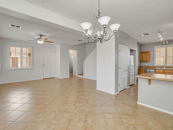 5th image of 954 E Cantebria Dr