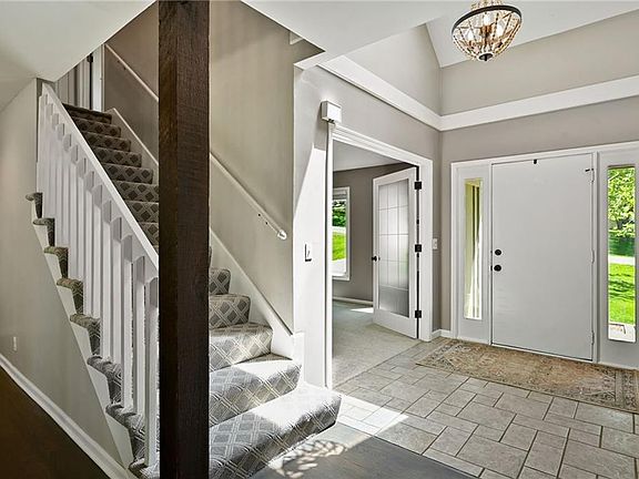 5th image of 15430 Overbrook Ln