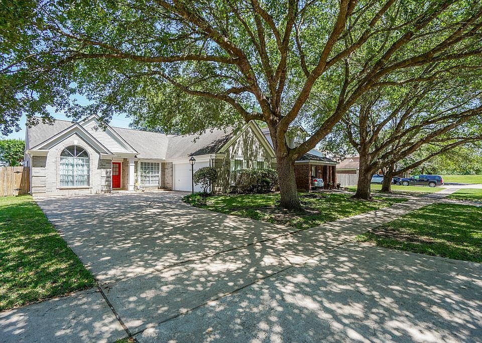 1st image of 715 Hawthorn Pl