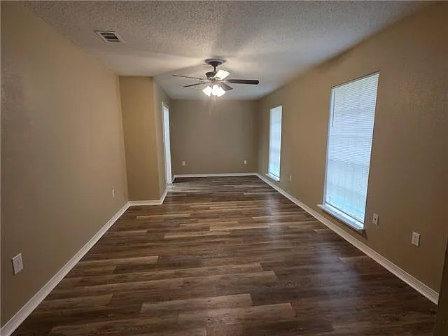 4 bed, 2.0 bath, 1781 sqft, $1,800 — Photo 3
