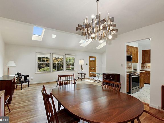 5th image of 10706 Woodsdale Dr